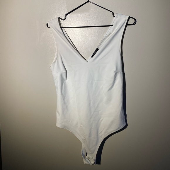 Dynamite Mint Condition White V Neck Bodysuit - Picture 1 of 2